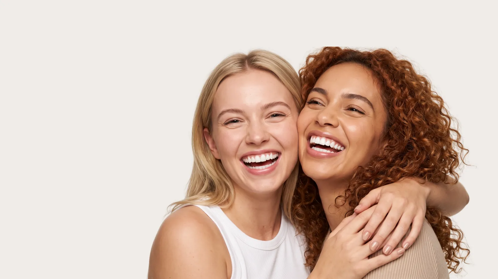 Duas mulheres sorrindo — Good Smiles